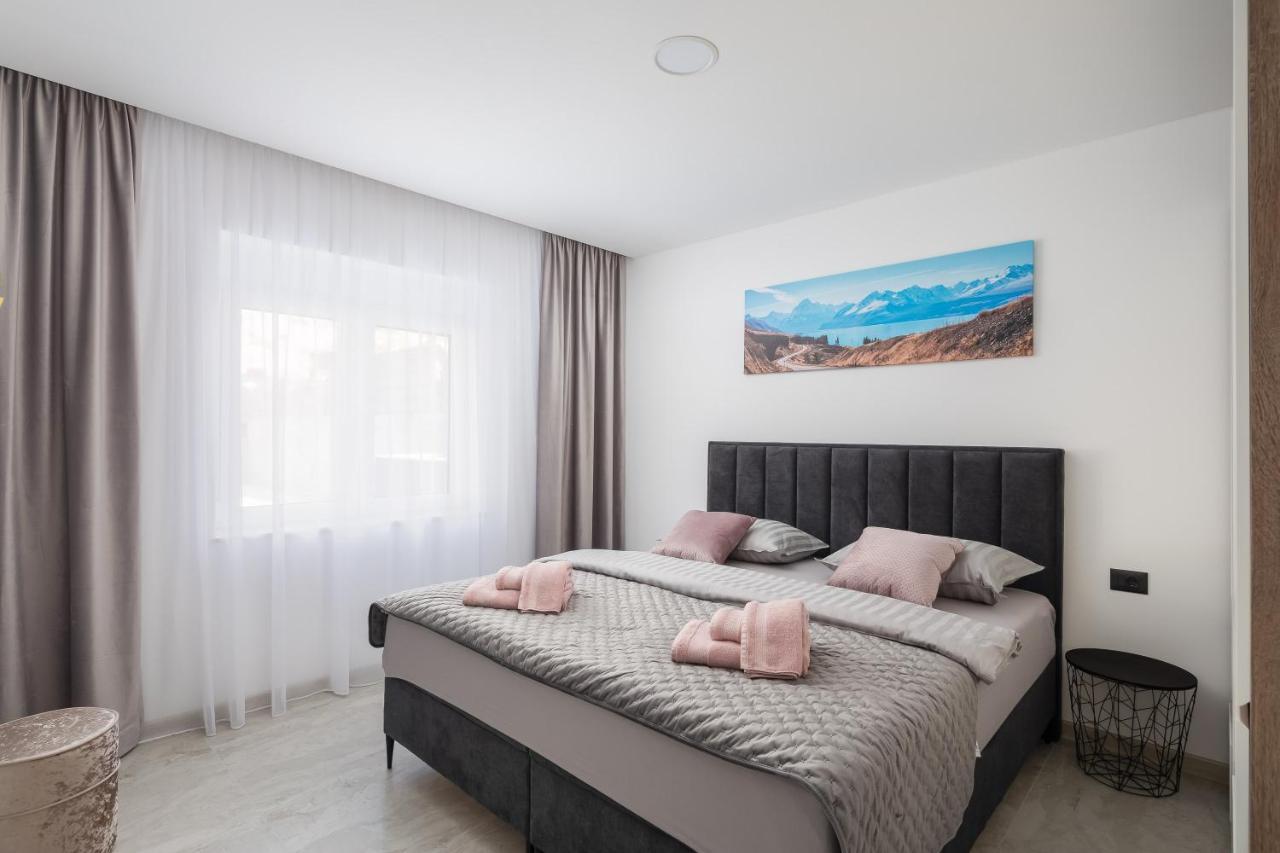 Luxury Apartment Lorena - Private Heated Pool - Jesenice  Exterior photo