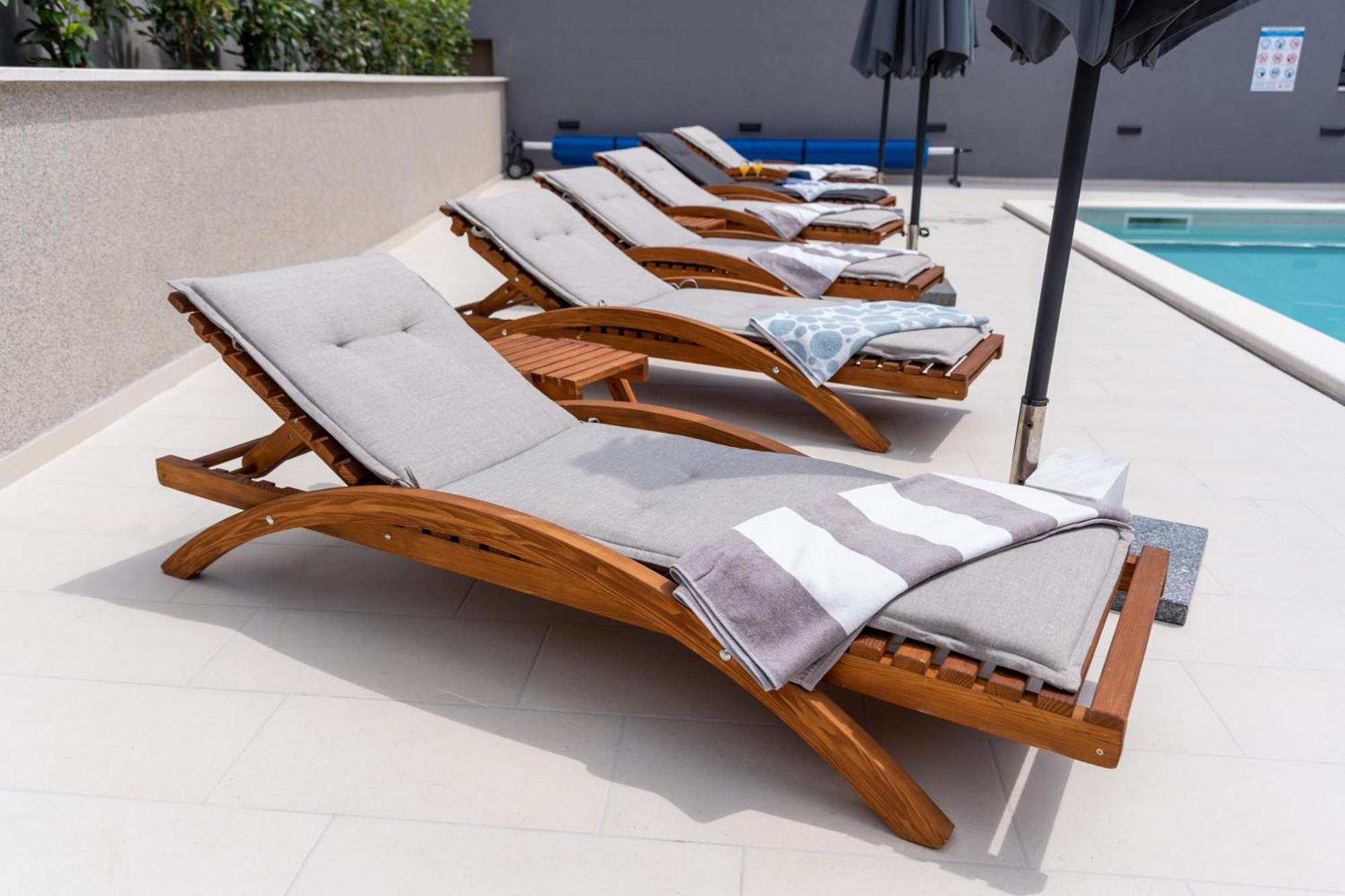 Luxury Apartment Lorena - Private Heated Pool - Jesenice  Exterior photo